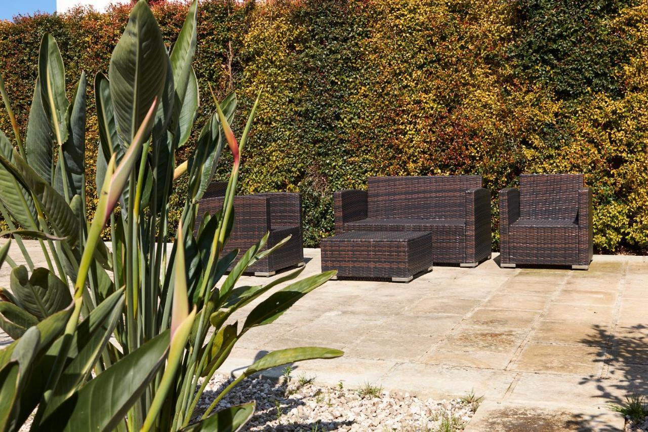 Il Giardino Di Flora Con Piscina Ξενοδοχείο Λέτσε Εξωτερικό φωτογραφία