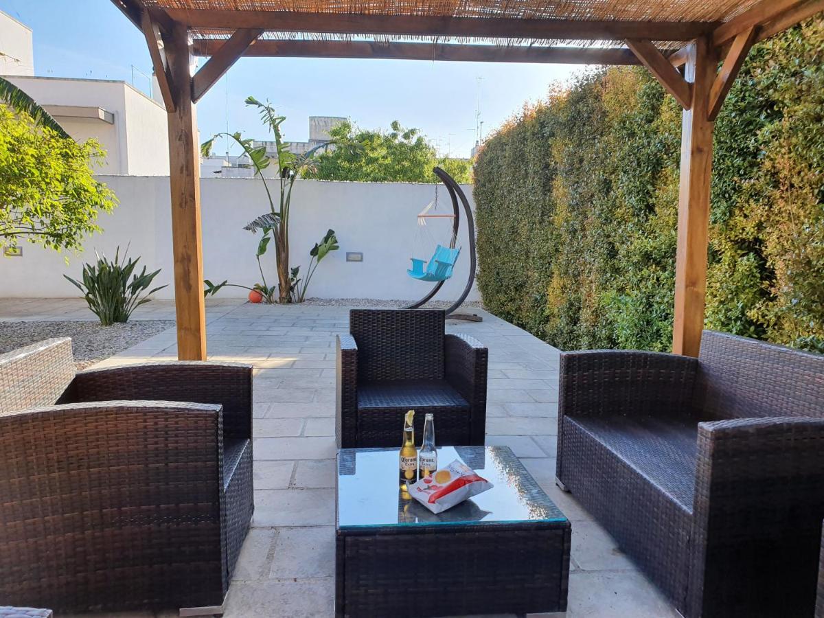 Il Giardino Di Flora Con Piscina Ξενοδοχείο Λέτσε Εξωτερικό φωτογραφία