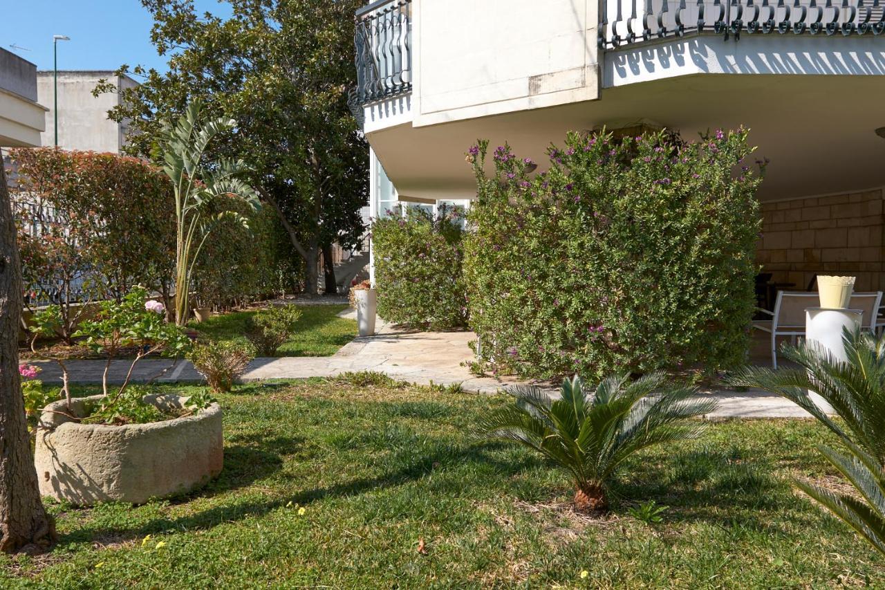Il Giardino Di Flora Con Piscina Ξενοδοχείο Λέτσε Εξωτερικό φωτογραφία