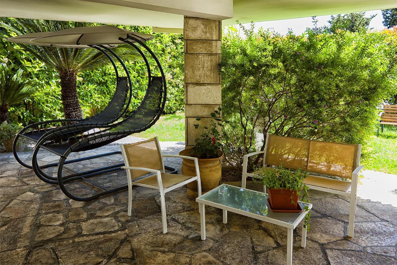 Il Giardino Di Flora Con Piscina Ξενοδοχείο Λέτσε Εξωτερικό φωτογραφία