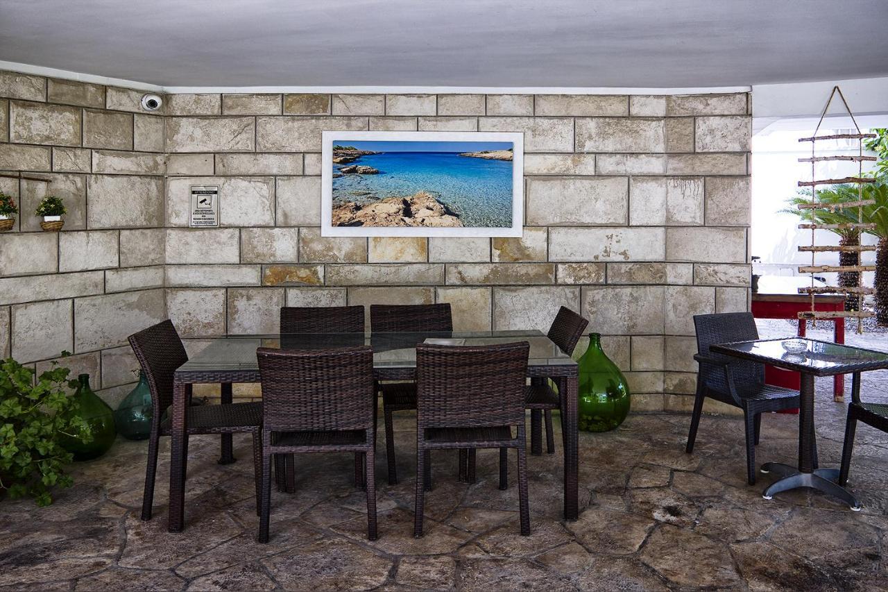 Il Giardino Di Flora Con Piscina Ξενοδοχείο Λέτσε Εξωτερικό φωτογραφία