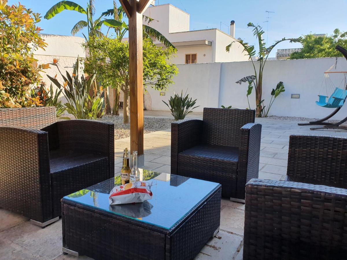Il Giardino Di Flora Con Piscina Ξενοδοχείο Λέτσε Εξωτερικό φωτογραφία