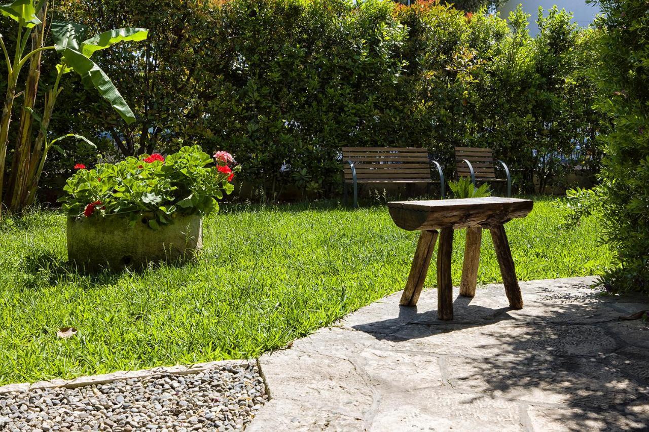 Il Giardino Di Flora Con Piscina Ξενοδοχείο Λέτσε Εξωτερικό φωτογραφία