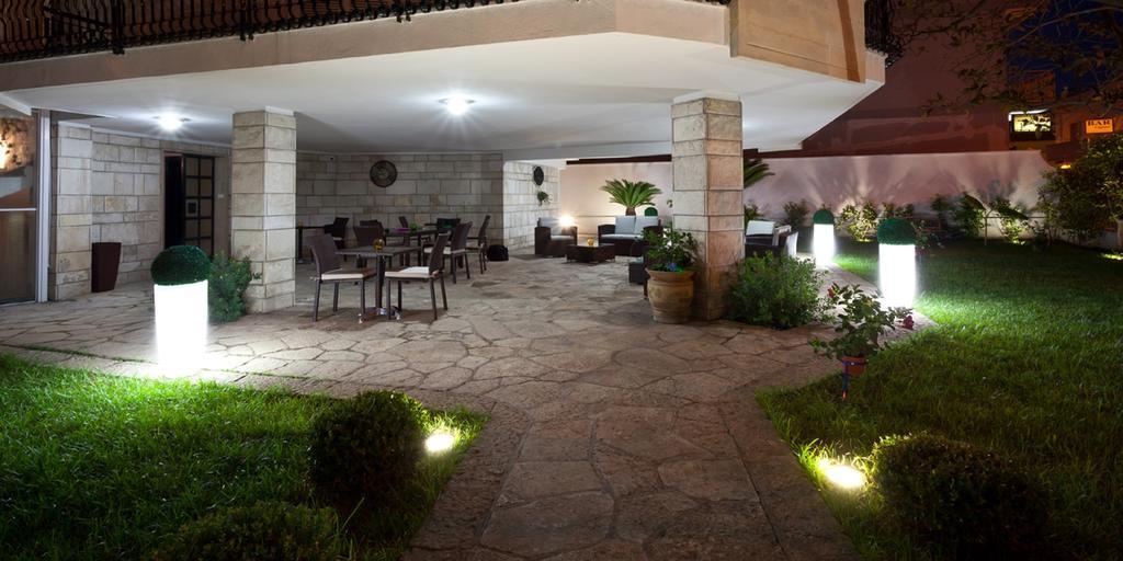 Il Giardino Di Flora Con Piscina Ξενοδοχείο Λέτσε Εξωτερικό φωτογραφία